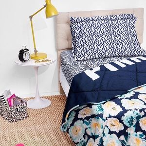 Vs Pink Twin Comforter! SOLD